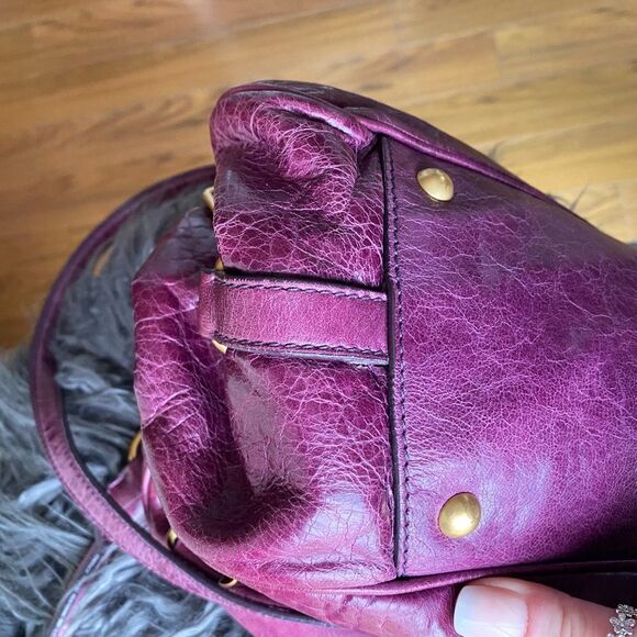 AUTH Miu Miu purse. Gold hardware all 100%‎ leather. Miu Miu the cousin of Prada - Picture 6 of 7